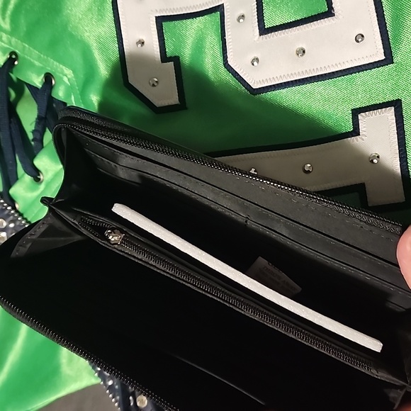 NFL SEATTLE SEAHAWKS WALLET/ WRISTLET NWT - Picture 5 of 6